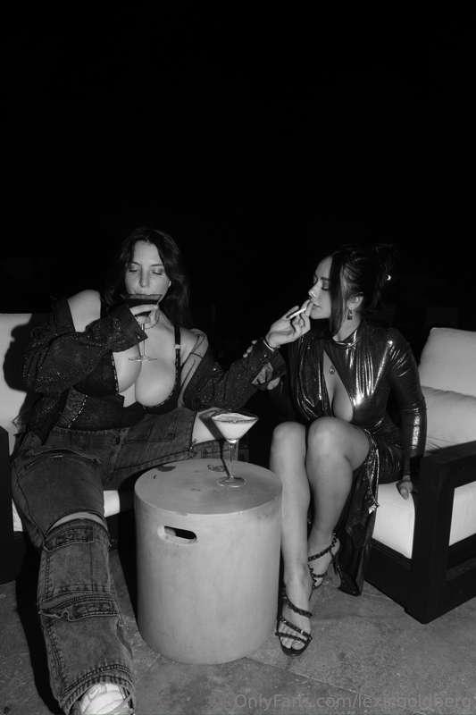 CHEERS TO THE NEW YEARRRRR🎊🍾🥂