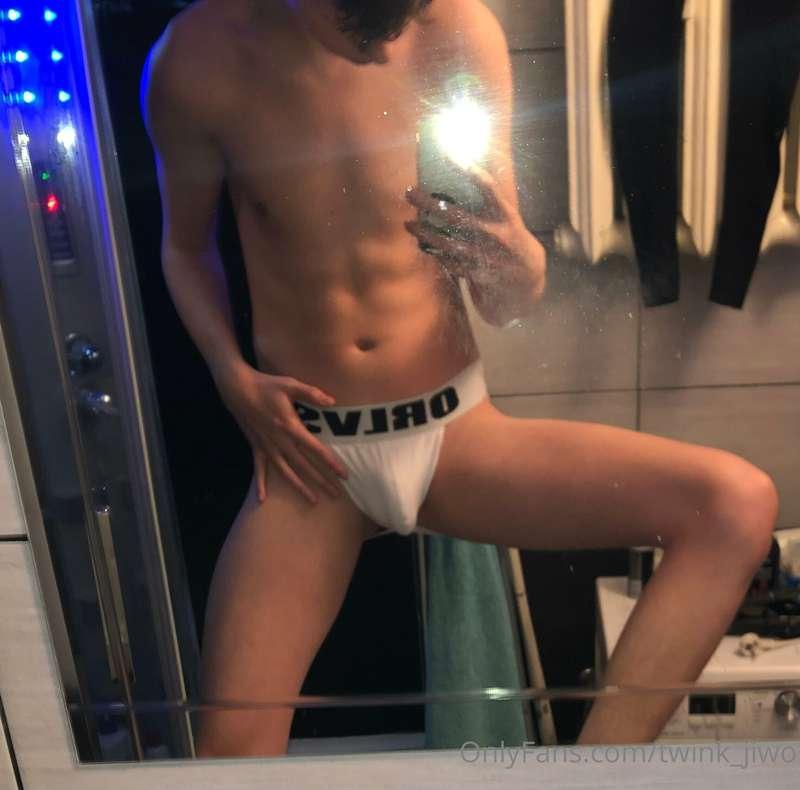 Look what i got, brand new white jockstraps 😍 Hot and comfor..