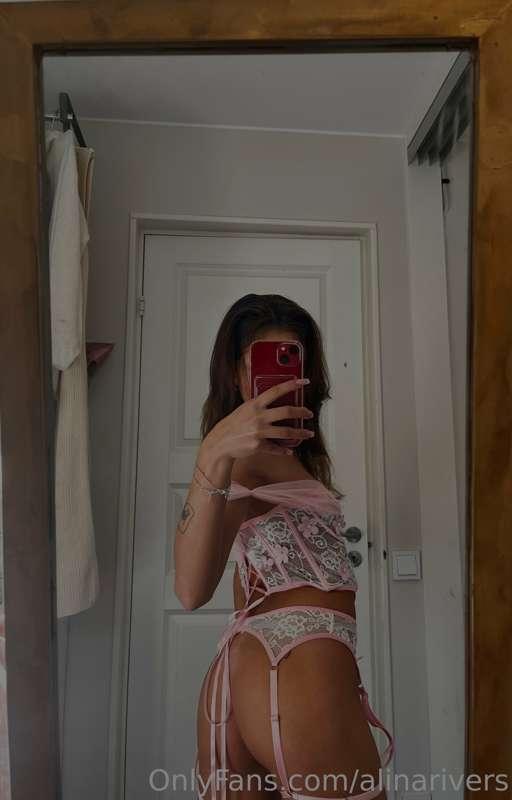 wanna hit it from the back? 🍑