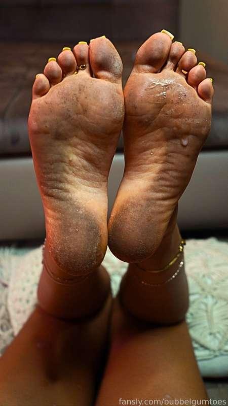 After my dirty soles were fucked, this is the result😈
#FYP #dirtyfeet #dirtysoles #longtoenails #cumonsoles #cumonfeet