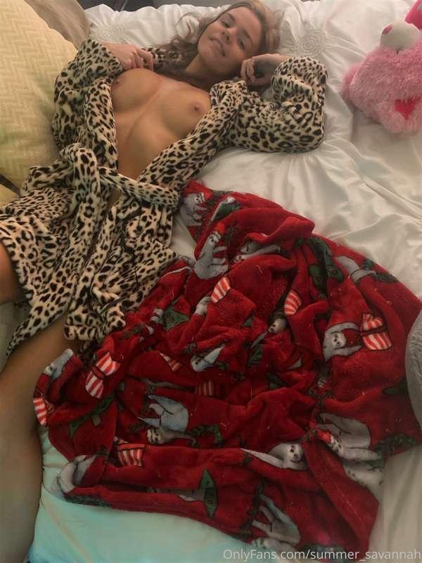 Well why would I wear underwear under my robe anyways?? 😚