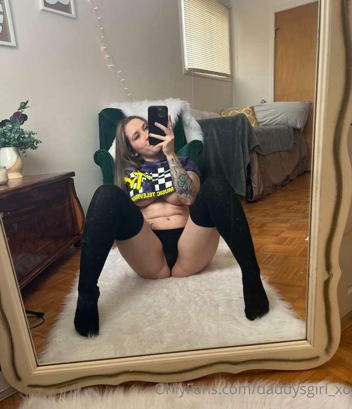 Goodmorning✨ 
I am currently wishing I had someone’s head bu..