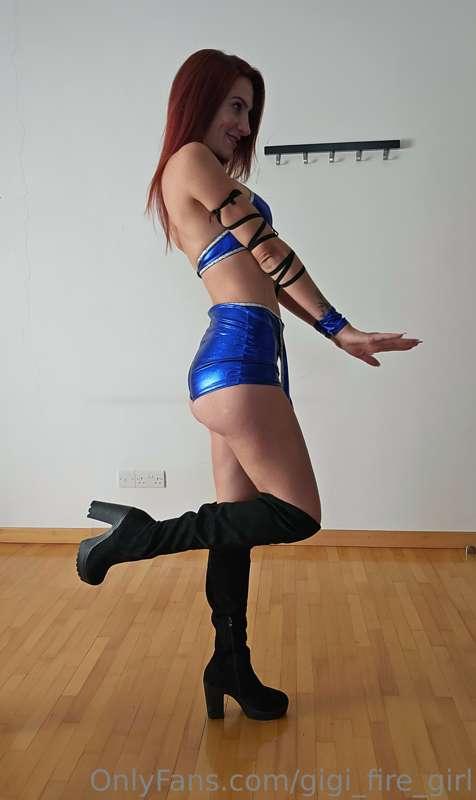 🔥Any mortal kombat fans? 🔥
Kitana style photoshoot 💅 From Ki..