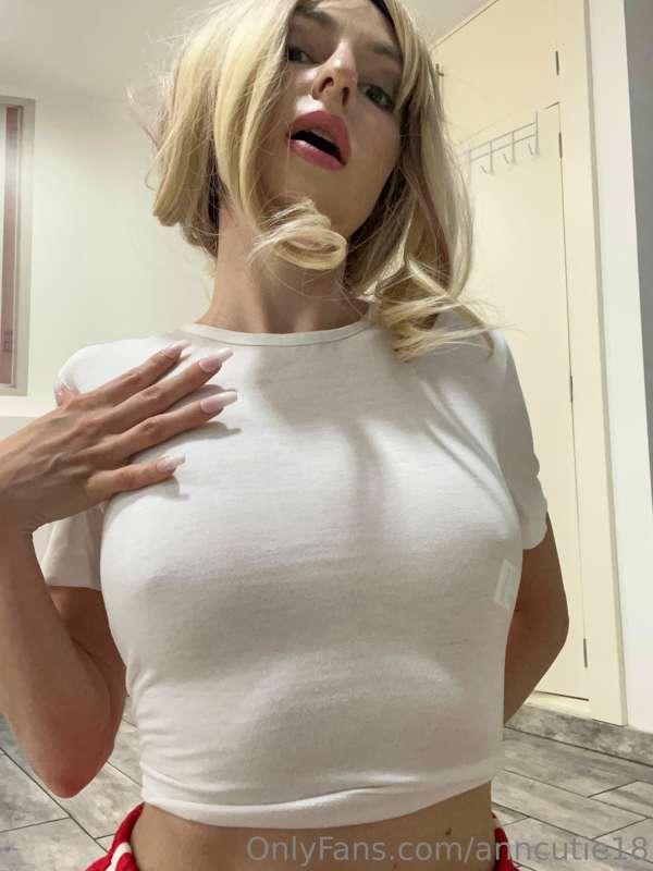 Lick my nipples😋😋😋