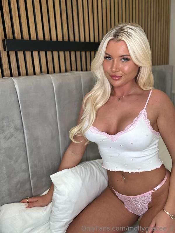 whats better, the bed or the sofa?? x
