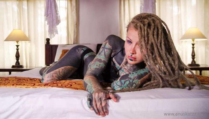 Are you ready to lie down next to me and seduce me?I'm waiti..