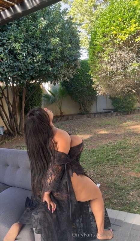 🛋️ 💦💦💦 @taste-kimtiddies 