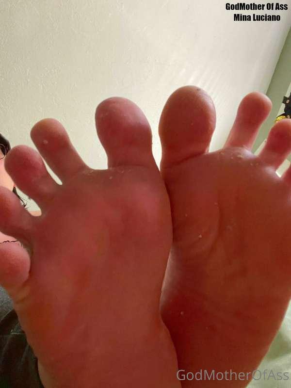 👣Clean my dirty feet with your tongue?👅

💌Message me to orde..