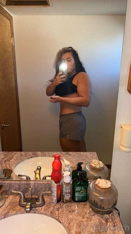 Swear the gym makes me happy in this stressful time of findi..