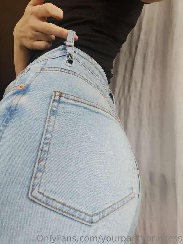 Always ripping jeans 🙈 if you know, you know...