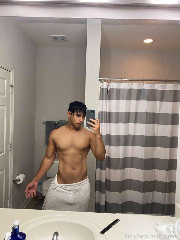 After shower selfies. 🧖🏽