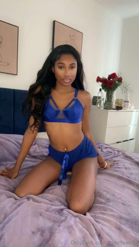 you want to see my lingerie set and fat ass🤤