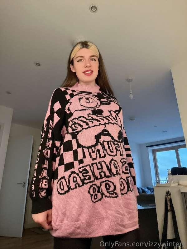 Having a cozy day in. I hope you are too! Also. Enjoy some p..