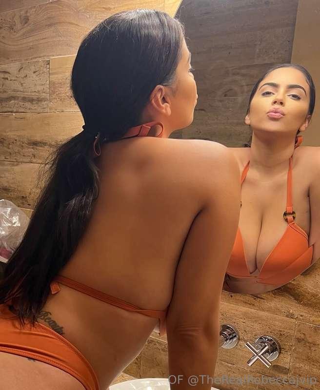 Just making sure my pout looks kissable… thoughts? 😘