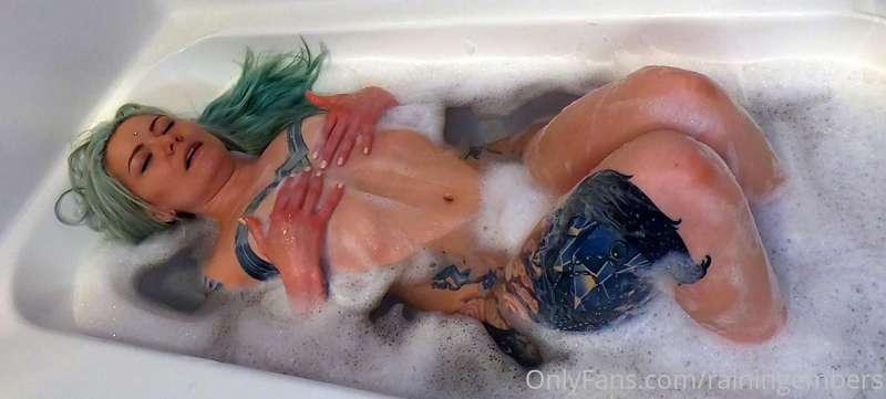Free preview of bath video and photo set