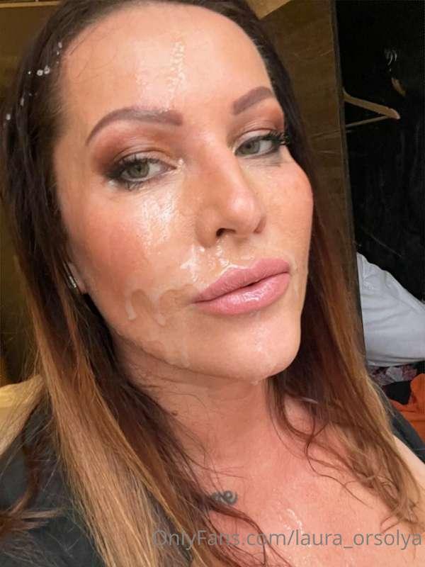 Coming 🔜 💦💦💦 I really like to have the cumshot on my face..😋