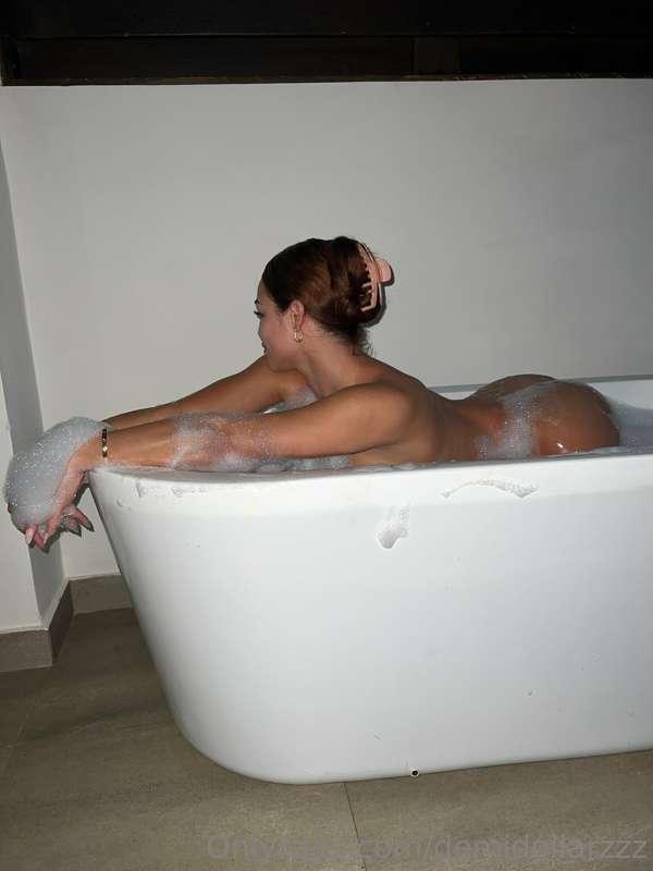 Shower 🐱 play and Big Titty play😨😨!! Discounted only today !..