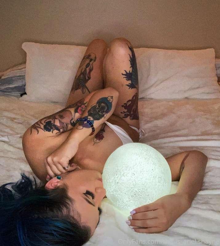 I’ll be doing request photos and videos tomorrow! I’ll messa..