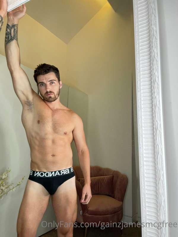 Just chilling waiting for you to head over to my vip page 😏 ..