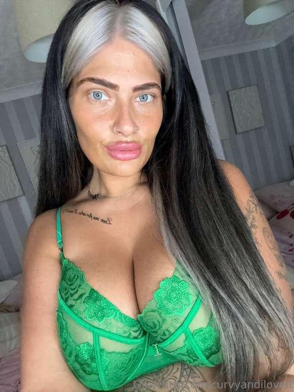 curvyandiloveit image #1