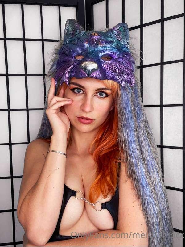 There’s to much boobage going on in this photo for me to pos..