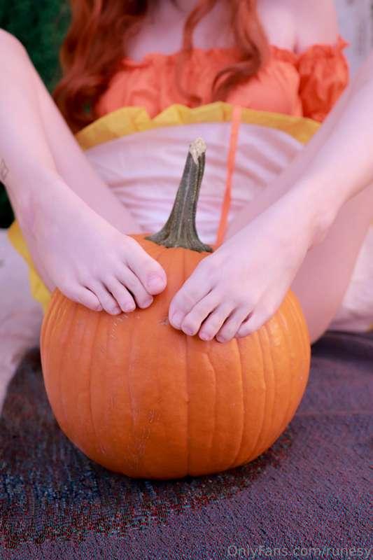 Happy Halloween to my foot lovers <3