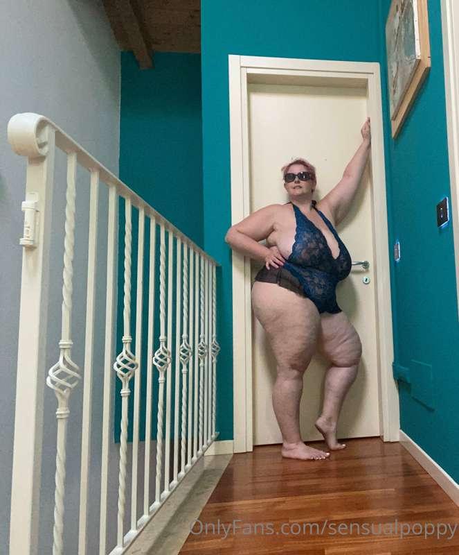 good morning guys ... what do you say ... do I undress or no..