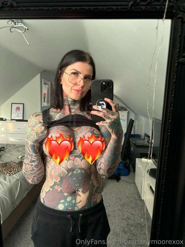 Who wants to see for the first time ever my new boobies??? H..