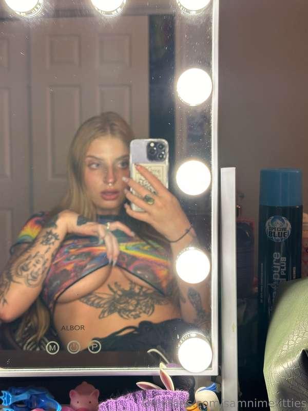 feeling like a freak tonight🙈