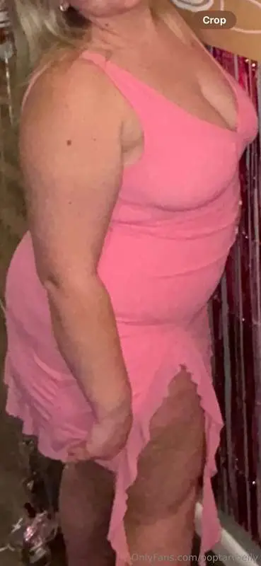Some irl pics! I still absolutely love to show off my curves..