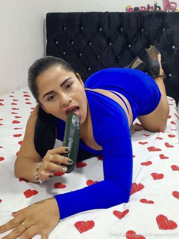 ¿Quieren el videito metiéndome todo el pepino?😳🙈
