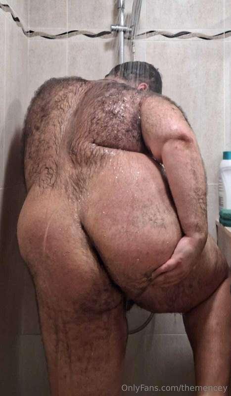 Shower bear