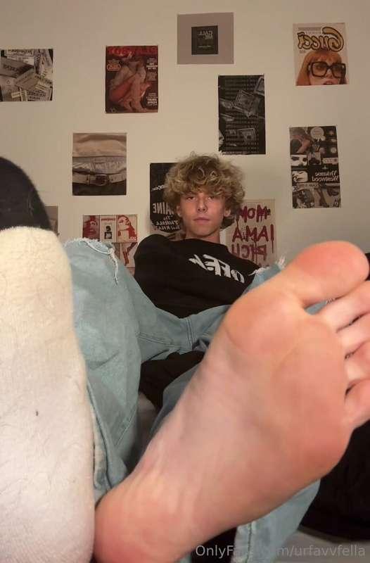 Sexy from my hair down to my feet, agree? 👌