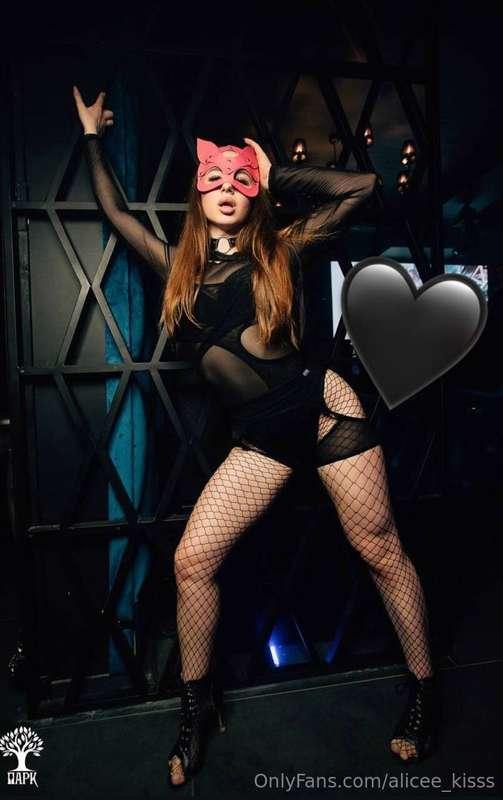 I want to share a picture from my work in a nightclub, do yo..