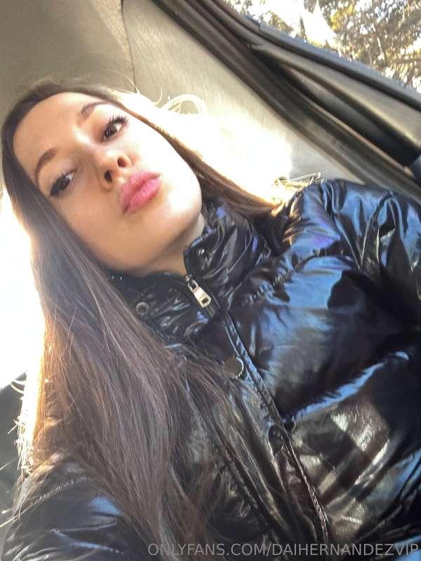me saque una foto hot en el auto... habia gente al lado y me..