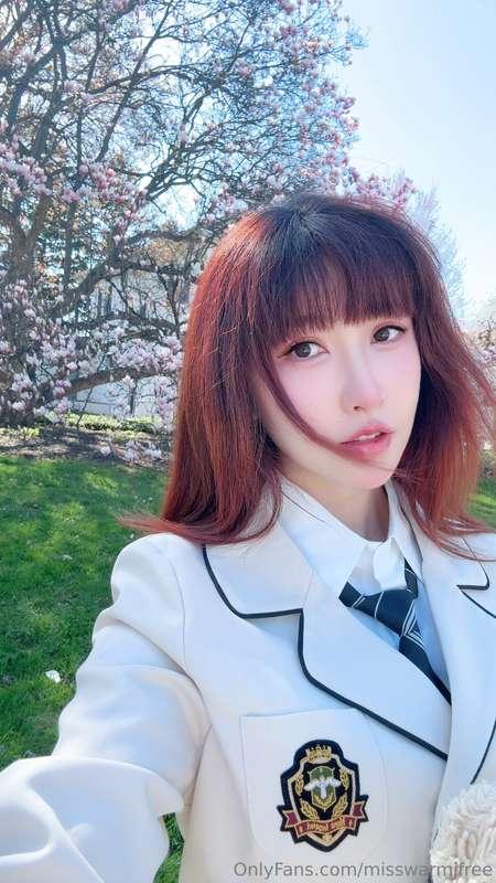 What flowers remind you of me? 🤭💕NEXT STREAM: June 14th Satu..