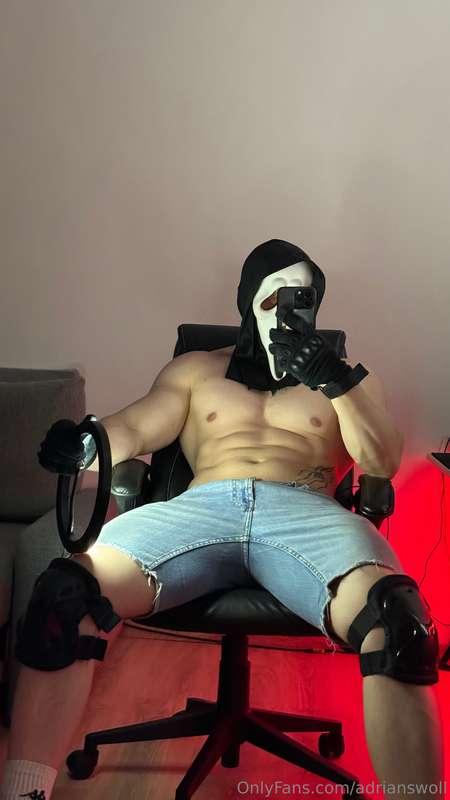 There is also an exclusive video 😈