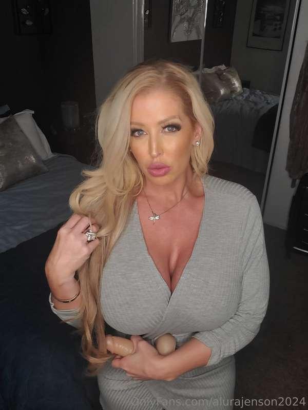 Are you stroking right now? DM me! 🔥😈