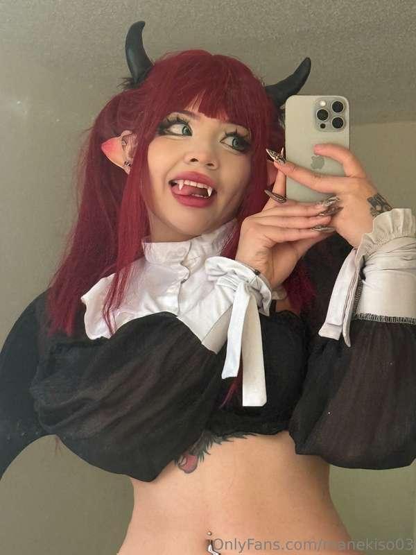 Cosplay on, panties off 🥱