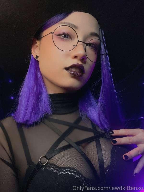 Another new Halloween set 🎃🧙🏻‍♀️💜