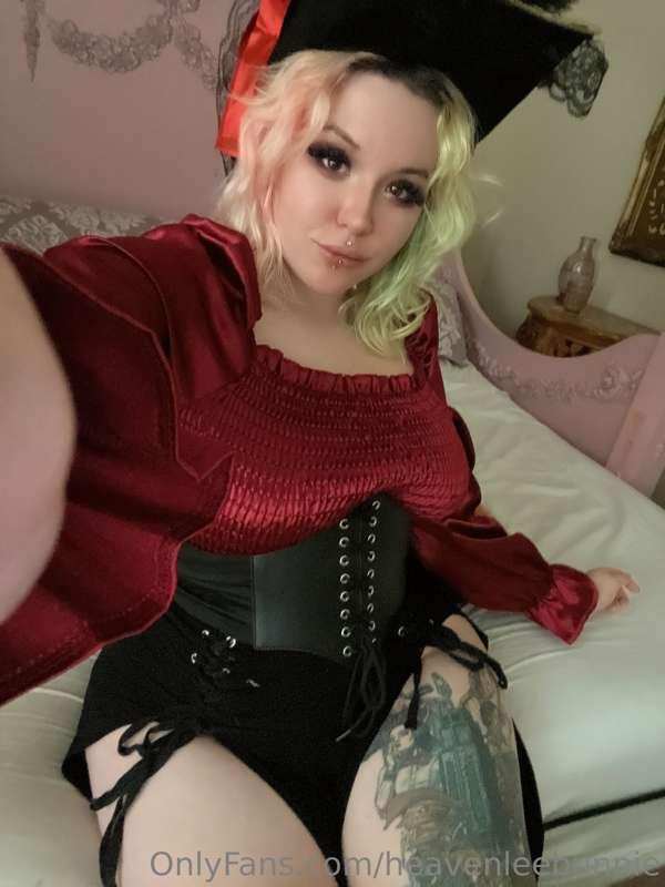 Going to the ren faire today! I think I wanna do a joi in th..