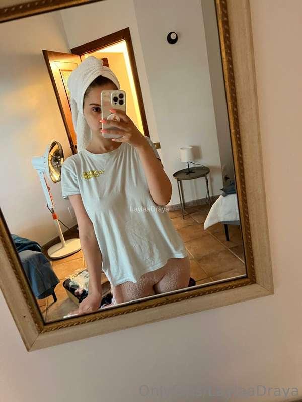 do you like casual selfies 🧖‍♀️?!  *(4 pics)*