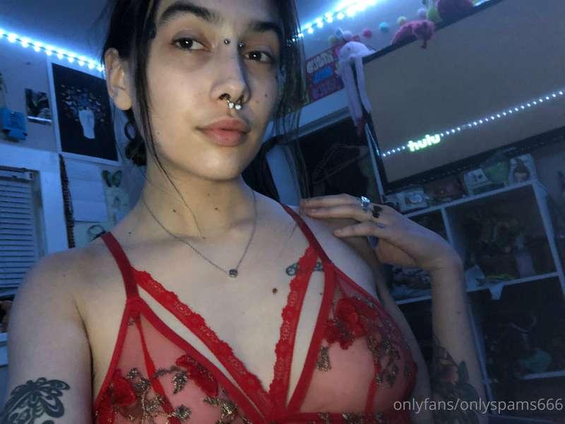 is red my color ? ^_^ 🥀✨❣️