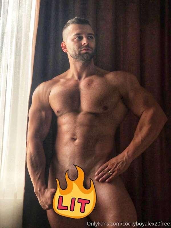 💥Another day for a HOT content

✨VIP PAGE ✨
@cockyboyalex20