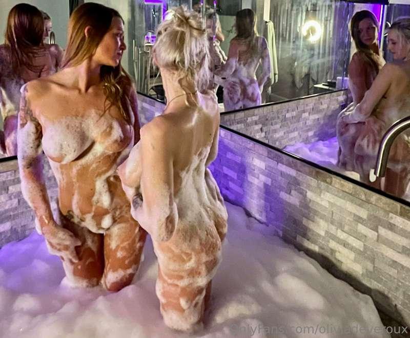 i kissed her
she kissed me
bodily fluids were exchanged.......