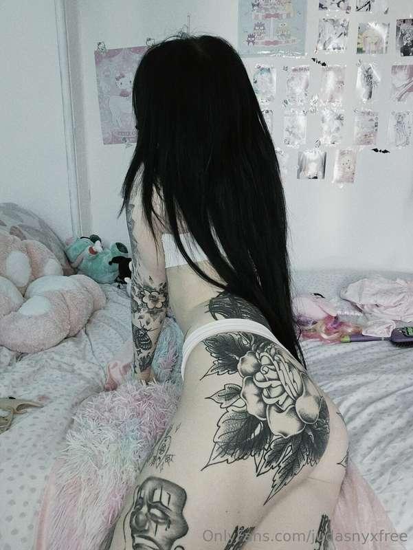 my birthdays next week and im in need of a good treat💕sendin..