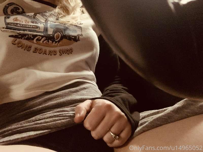Horny at workkk, took a break to play with myself in my car ..