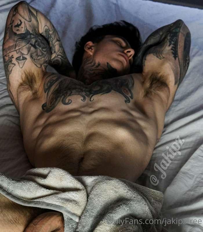 Full pic available on my Premium Onlyfans @Jakipz ( Onlyfans..