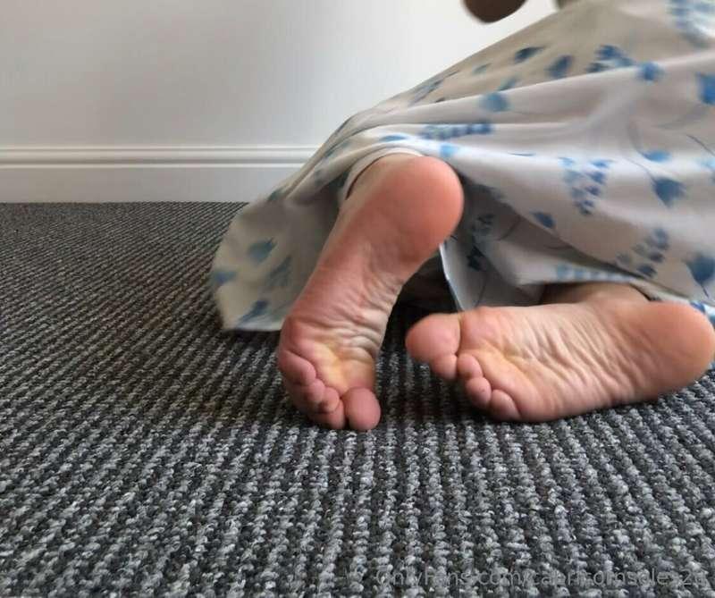A still I got from a video! Do you like my casual soles? 😘