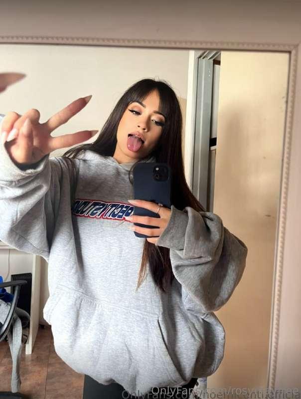 𝐅𝐑𝐄𝐄 𝐒𝐔𝐁👉 @noemiconti.official🙈🔞Im Noemi, an 18 year old. I’..